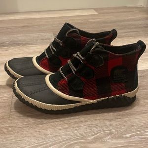 NWOT Sorel Duck Boots Size 9 Red Plaid